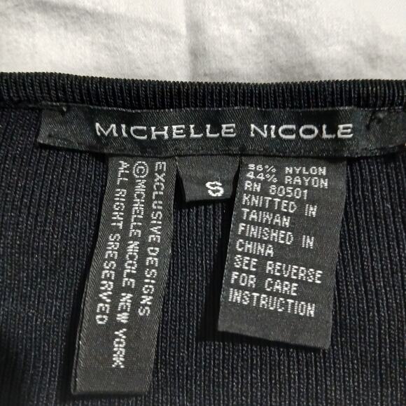 Michelle Nicole Sm Black Long-Sleeved Sweater Floral Embroidered Accents V Neck - Picture 2 of 14